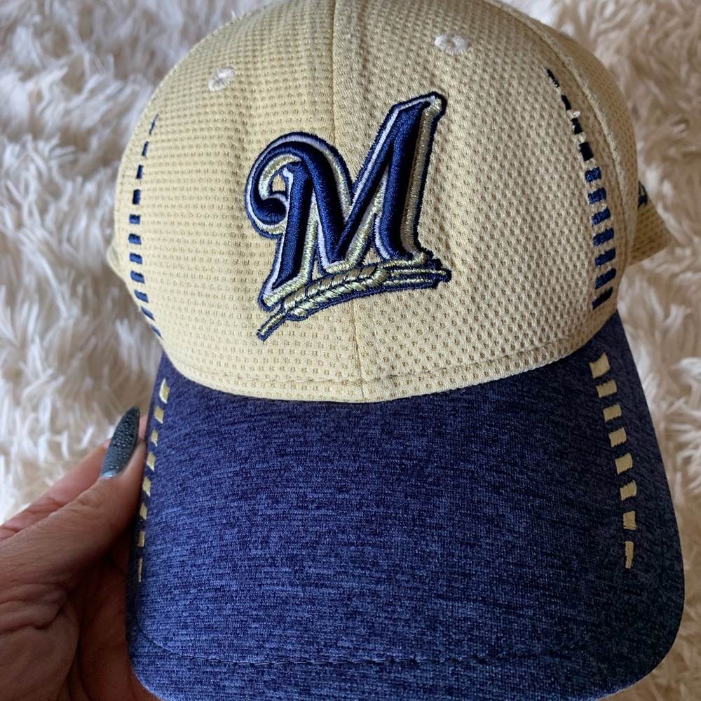 Vintage Milwaukee Brewers BB cap NWOT Blue/Cream with M Logo on front adjustable